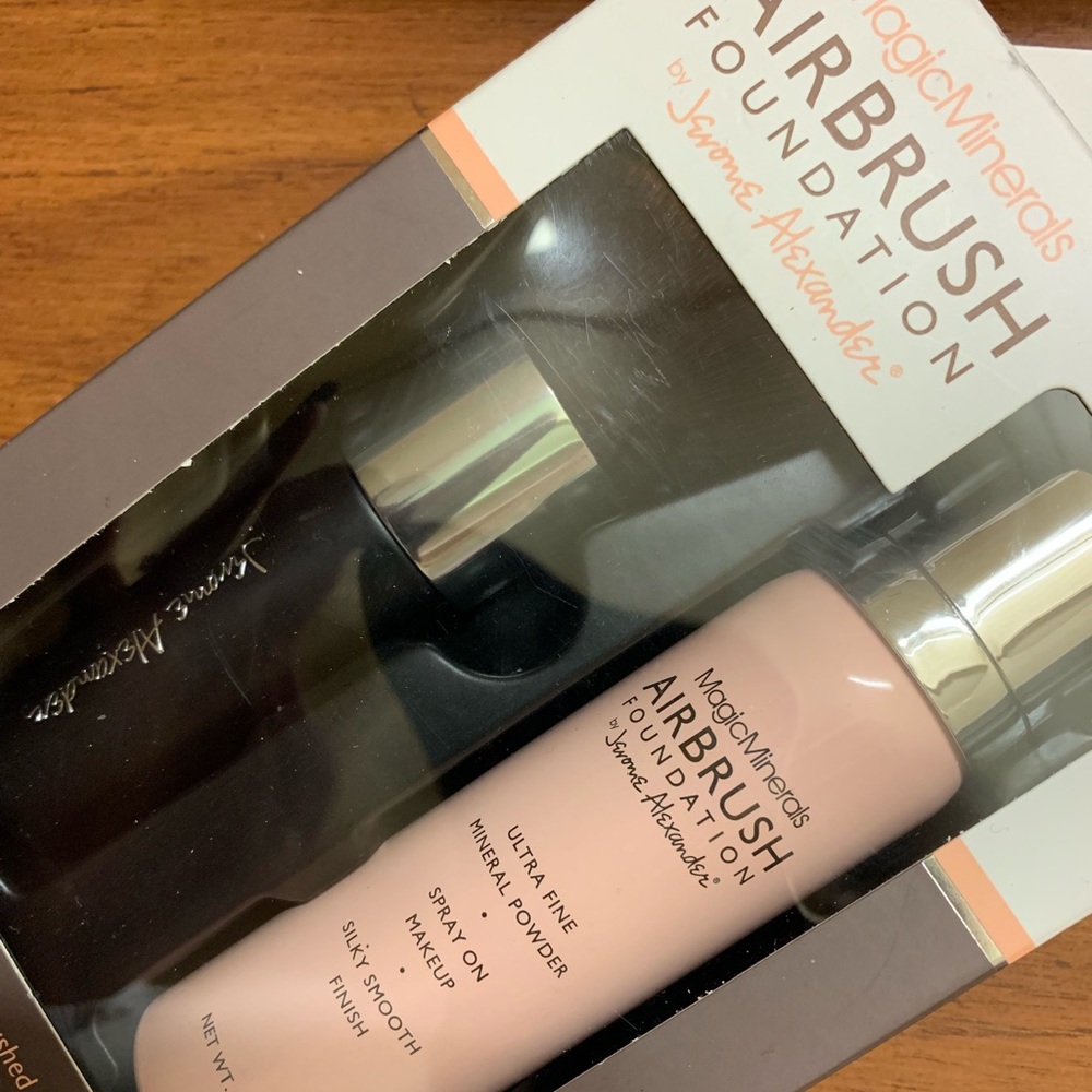 Magic Mineral AirBrush Foundation